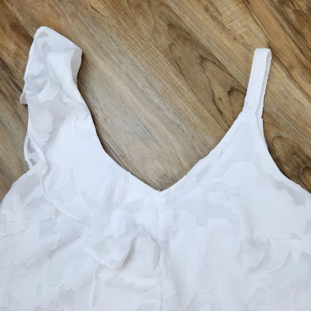 ☔️💜White Cascading Ruffle Front Sleeveless Top Small - Picture 3 of 12